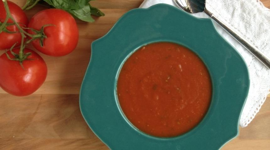 Evde yapabileceğiniz kolay domates çorbası tarifi için sizi buraya alalım