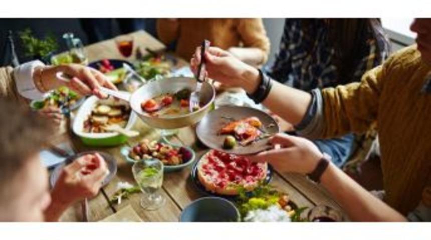 Yemek Yemeğe G&uuml;nde Ortalama 1 Saat 58 Dakika Ayırıyoruz