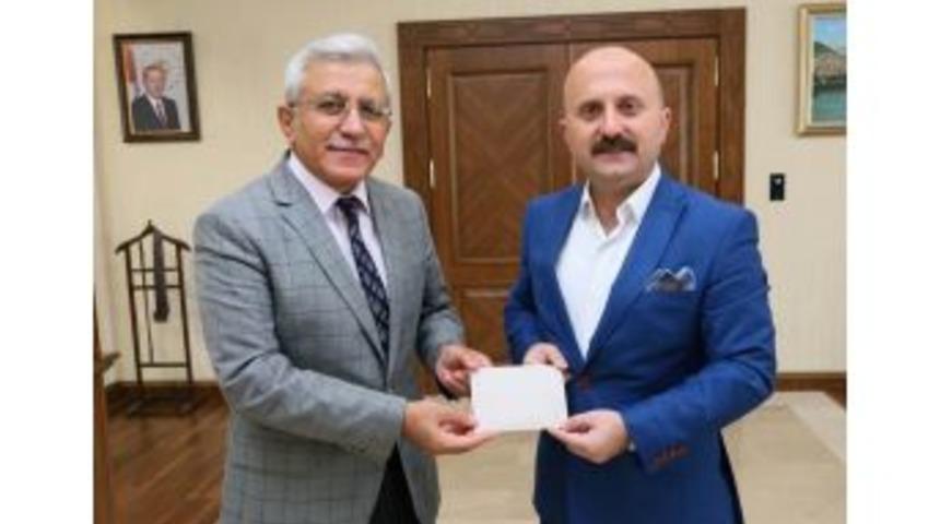 Vali Varol&rsquo;dan T&uuml;rkiye Diyanet Vakfına Kurban Bağışı