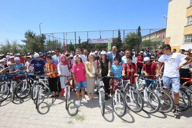 Şahin, Okul Birincilerini Bisikletle Ödüllendirdi