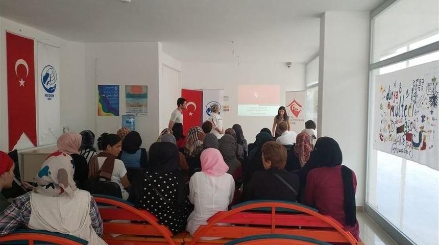 Yalovalı M&uuml;lteci Kadınlara Şiddetle M&uuml;cadele Semineri