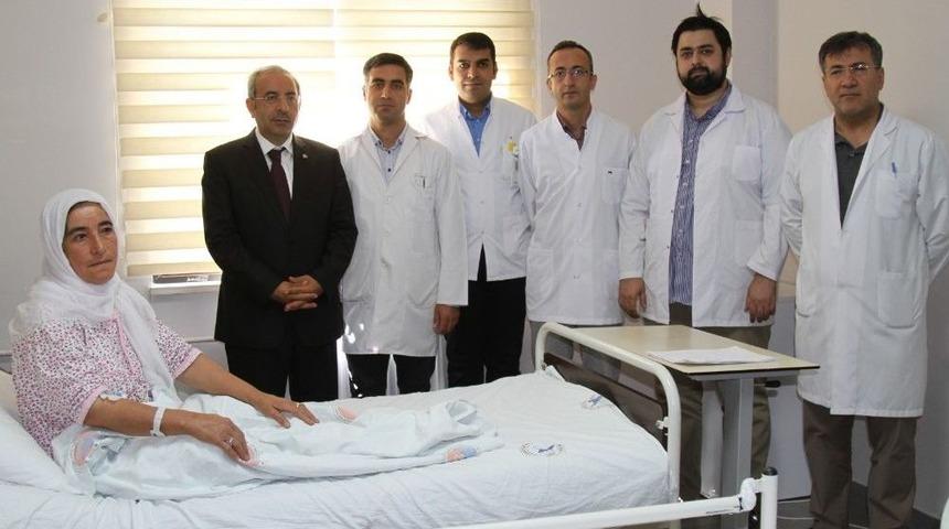 Van&rsquo;da Zorlu G&ouml;z İ&ccedil;i T&uuml;m&ouml;r Ameliyatı