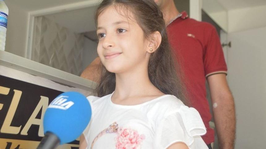 8 Yaşındaki &Ccedil;ocuk, Tl&rsquo;ye Destek İ&ccedil;in Kumbarasındaki Dolarları Bozdurdu