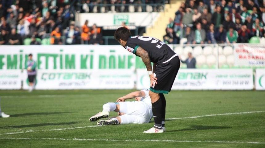 Adana Demirsporlu Sezer &Ouml;zmen&rsquo;in Ayağı Kırıldı