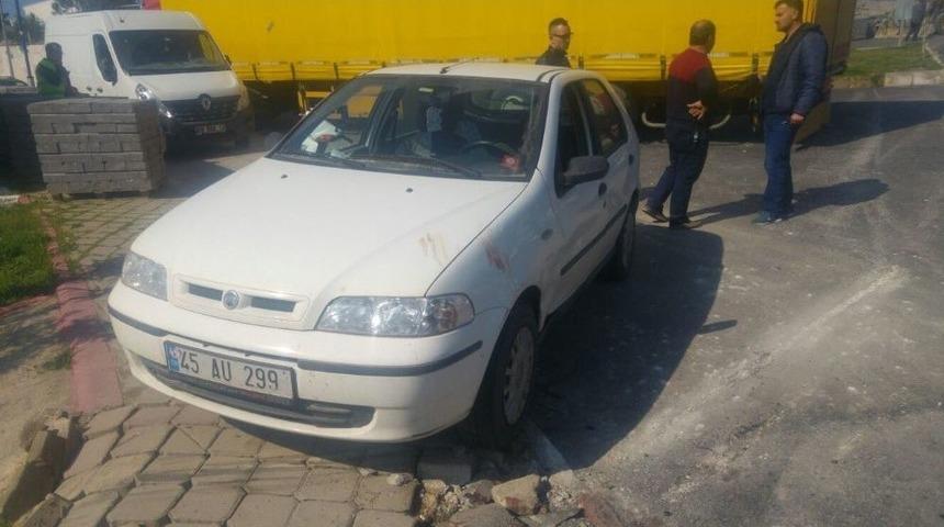 Kuşadası&rsquo;nda İş Makinesinin &Ccedil;arptığı Kadının Bacağı Kesildi