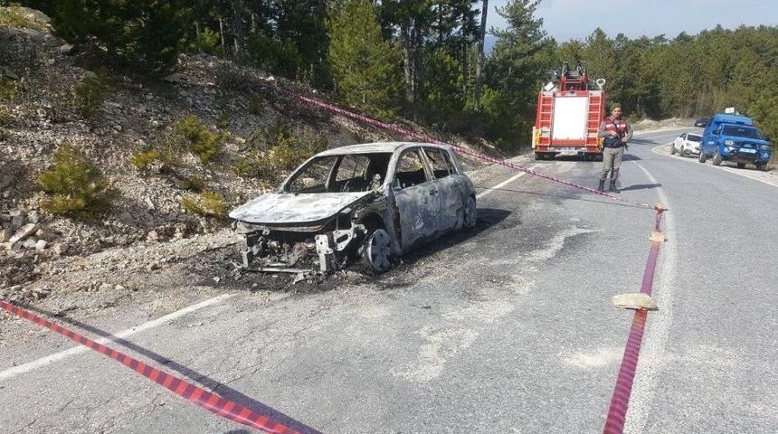 Seyir Halindeki Otomobil Alev Alev Yandı