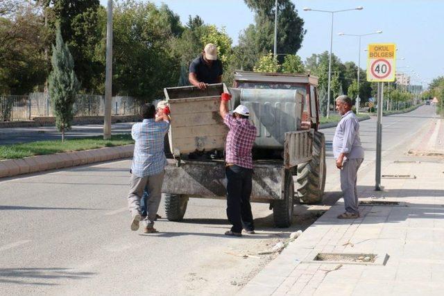 Akçakale’de Çöp Konteynırları Temizleniyor