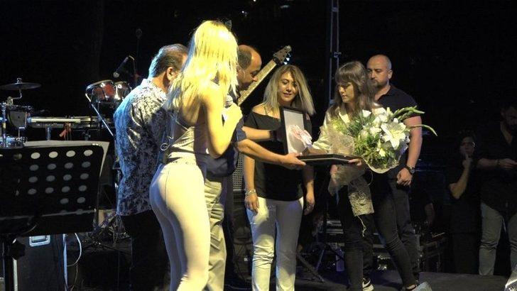 Aleyna Tilki Zonguldak’ta Hayranlarını Coşturdu G1