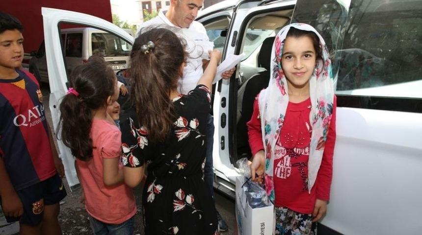 Şırnak Belediyesi Bayram Öncesi Çocukların Yüzünü Güldürdü