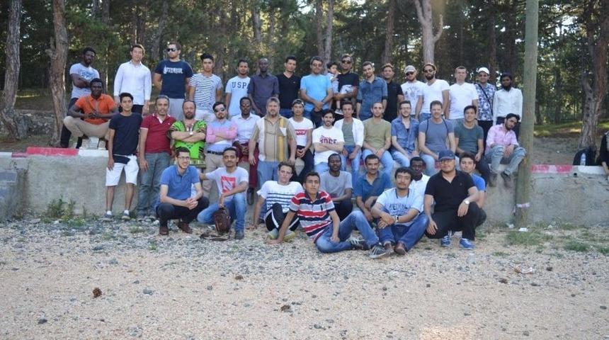 Uluslararası &Ouml;ğrenciler G&uuml;rleyik Şelalesindeki "kardeşlik Pikniği" Buluştu