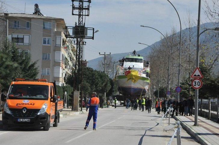 Dev Gemi Yeniden Karadan Yürütüldü G4