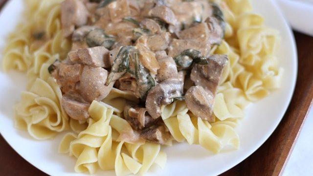 Mantar ve Ispanaklı Stroganof