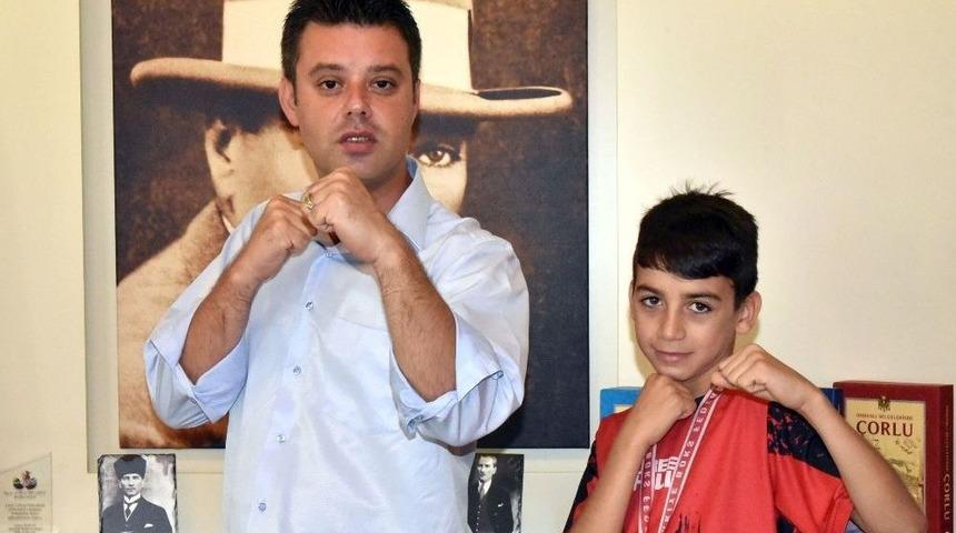 Çorlulu Minik Boksör Türkiye Şampiyonu Oldu