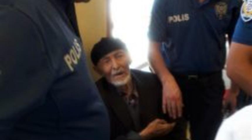 Yaşlı Adam Az Kalsın 100 Bin Lirasını Kaptırıyordu