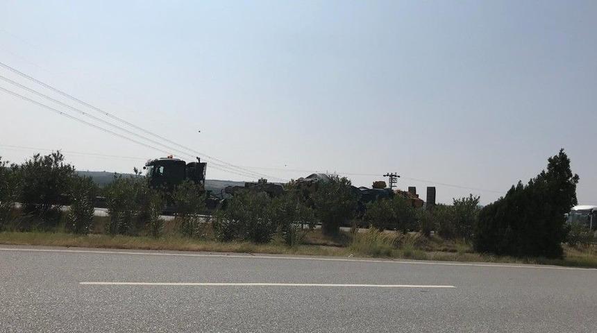 Hatay’daki Askeri Birliklere Takviye Tank Ve Araç Sevkiyatı