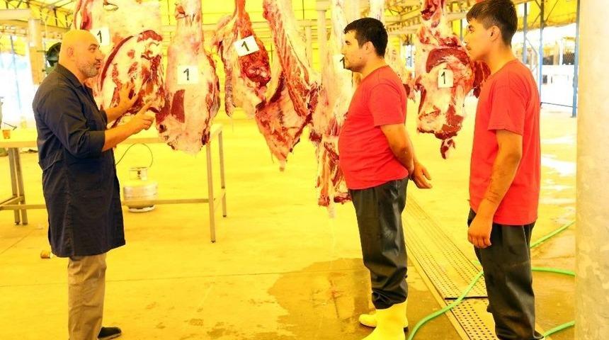 Başakşehirli Kasaplara Uygulamalı Kurban Kesim Eğitimi