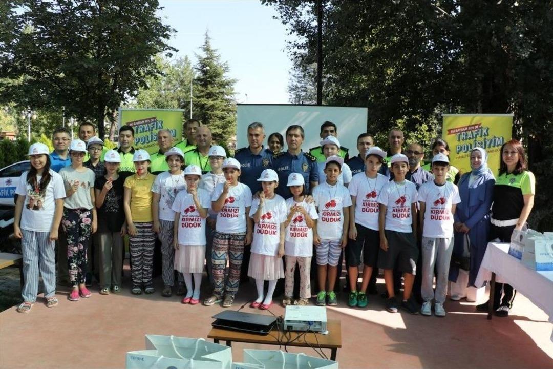 Hatalı S&uuml;r&uuml;c&uuml;ye Kırmızı D&uuml;d&uuml;k Projesi