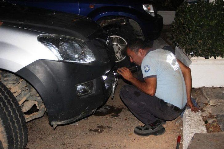 Araç Kaputuna Sıkışan Kediyi Çıkarmak İçin Denemedikleri Yöntem Kalmadı G4