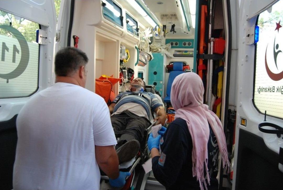 Tarım İş&ccedil;ilerini Taşıyan Minib&uuml;s Devrildi: 12 Yaralı