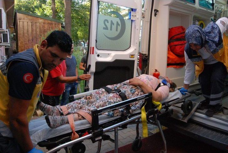 Tarım İşçilerini Taşıyan Minibüs Devrildi: 12 Yaralı G1