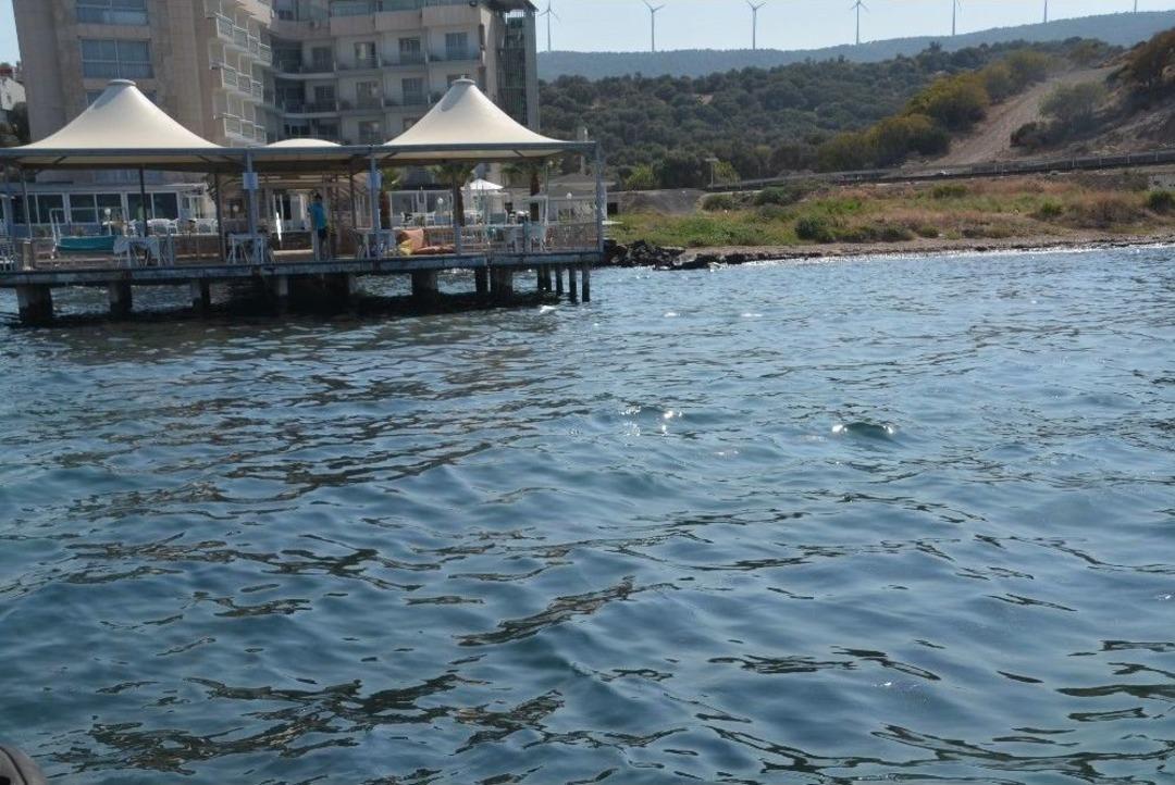 Yakıt Sızıntısının R&uuml;zgarla İlerlememesi İ&ccedil;in M&uuml;cadele Veriliyor