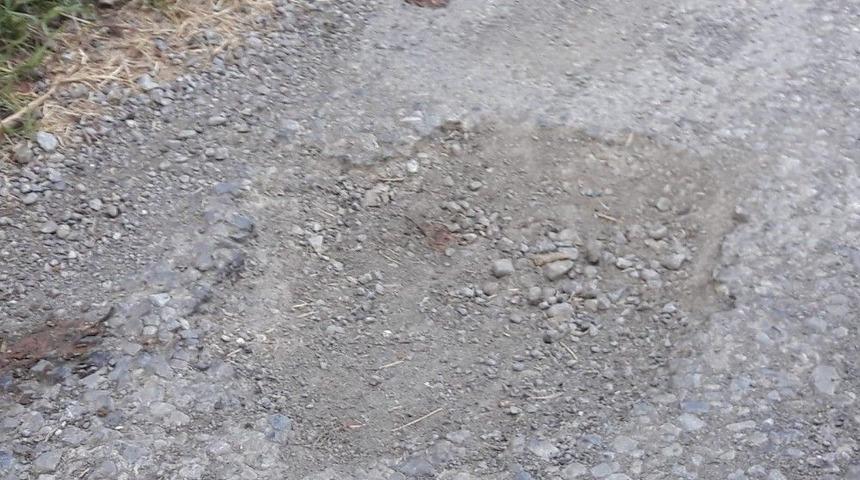 Köy Yolu Köstebek Yuvasına Döndü