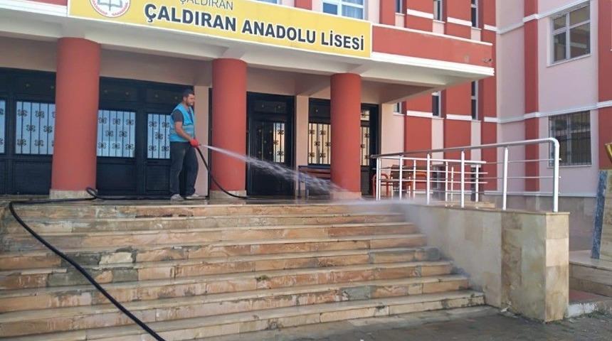 &Ccedil;aldıran Belediyesi Okulların &Ccedil;evre D&uuml;zenlemesine Başladı