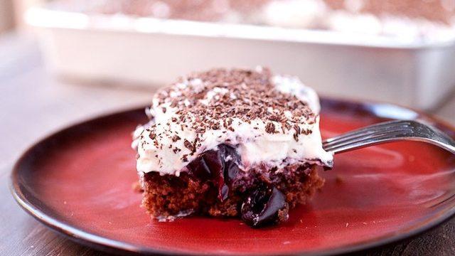 Vişneli Çikolatalı Kek