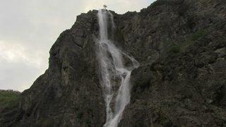 Artvin’in Murgul İlçesinde Biri Yapay Biri Doğal İki Şelale Büyük İlgi Görüyor