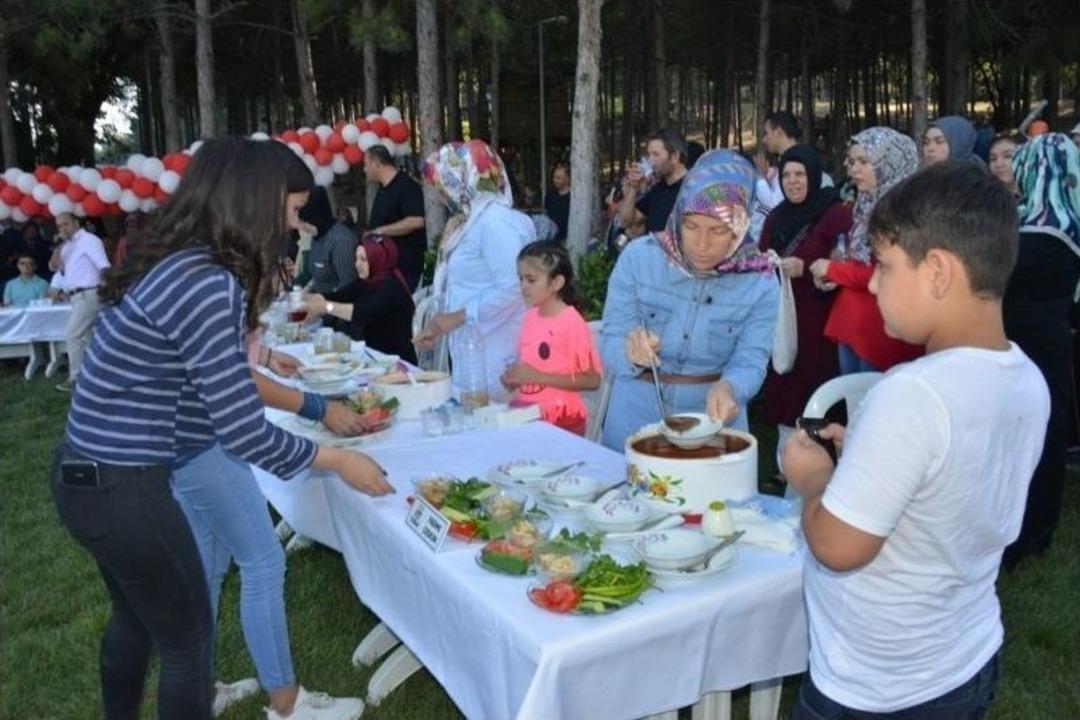 Gediz&rsquo;de &rsquo;en G&uuml;zel Tarhana Pişirme&rsquo; Yarışması