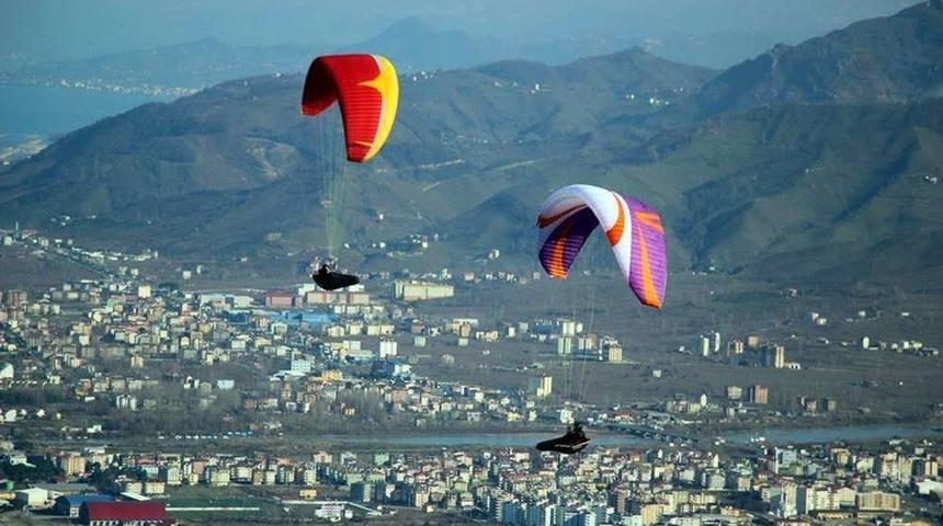 Yama&ccedil; Paraş&uuml;t&uuml; Yasağına Milletvekilleri M&uuml;dahale Ediyor