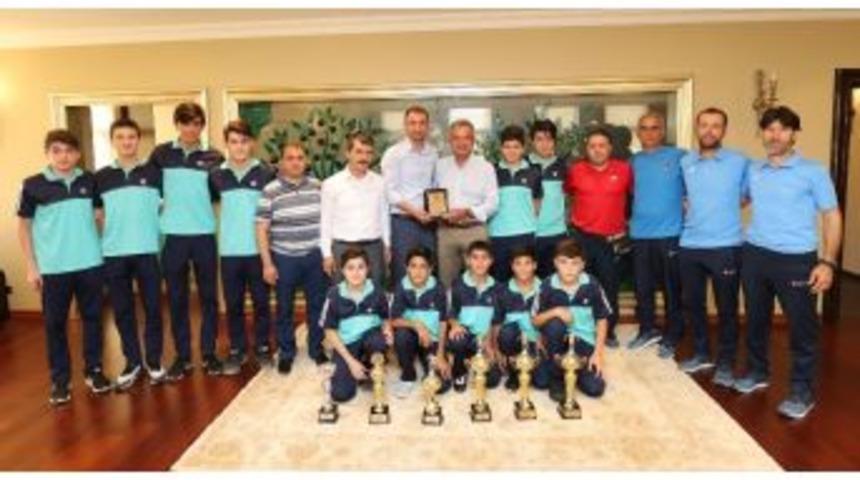 Şampiyon Sporcular, Kupalarını Alıp Başkan K&ouml;şker&rsquo;e Geldil