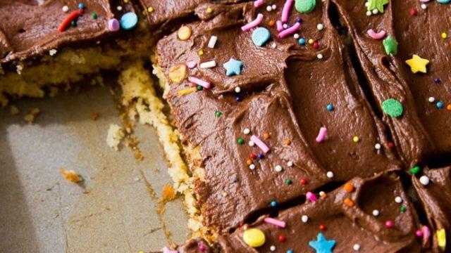 Çikolata Kaplı Vanilyalı Kek