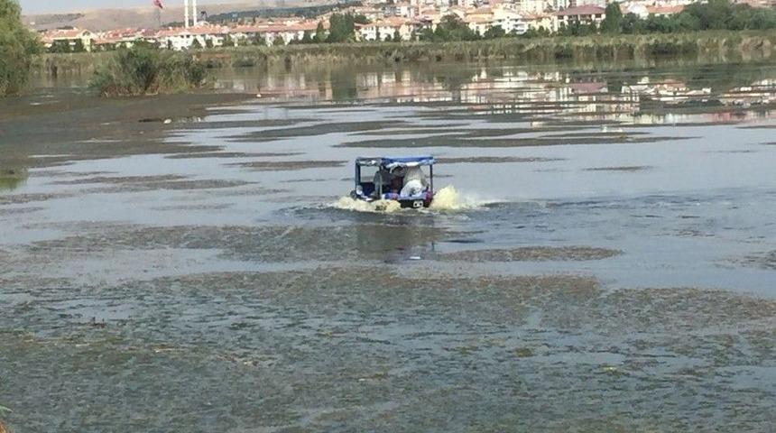 Gölbaşı Belediyesi Sineklerle Mücadeleye Devam Ediyor