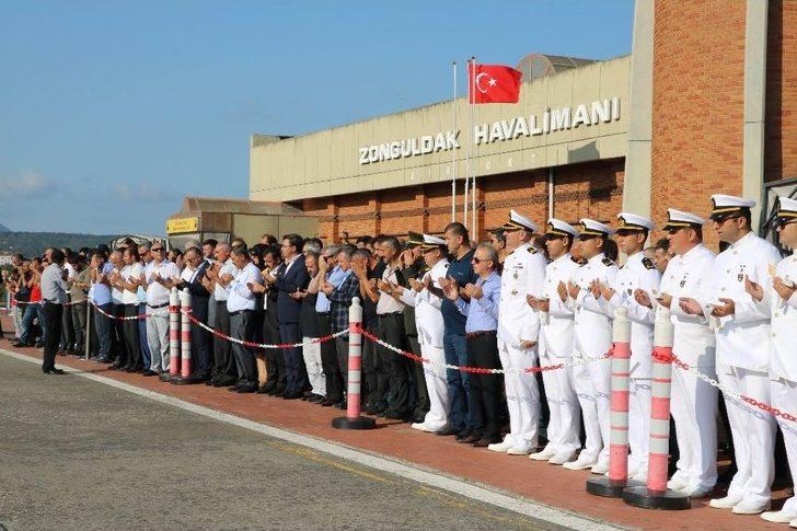 Şehit Yeğeninin Tabutuna Böyle Koştu G1