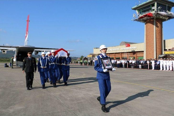 Şehit Yeğeninin Tabutuna Böyle Koştu G3