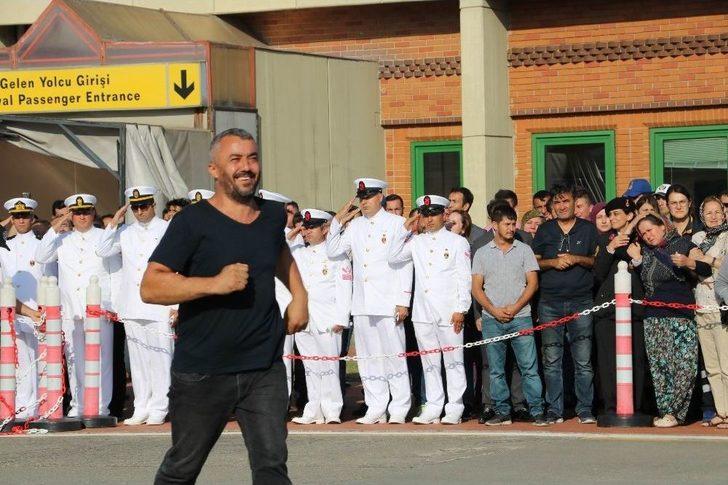 Şehit Yeğeninin Tabutuna Böyle Koştu G5