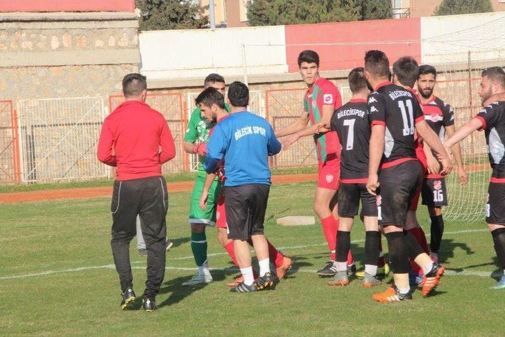 Amatör Ligde Saha İçi Ve Dışı Karıştı G1
