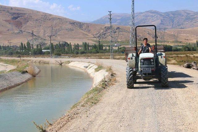 Yahyalı’da Çiftçiler Asfalt Yola Kavuşuyor