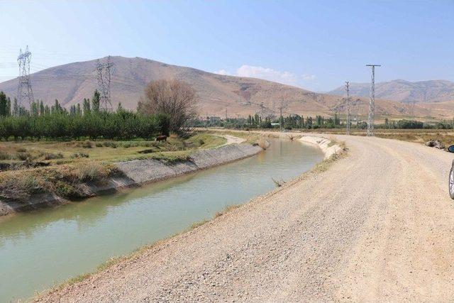 Yahyalı’da Çiftçiler Asfalt Yola Kavuşuyor