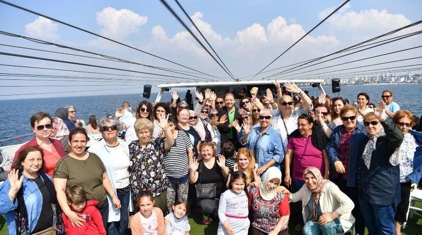 15 Bin Maltepeli Kadın İstanbul Boğazı&rsquo;yla Buluştu