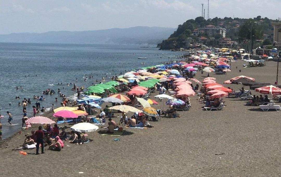 Ak&ccedil;akoca&rsquo;da Plajlar Tıklım Tıklım