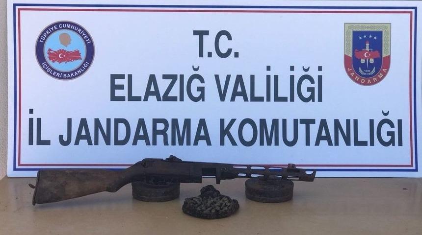 Elazığ&rsquo;da Operasyon, Uyuşturucu Ve Makineli T&uuml;fek Ele Ge&ccedil;irildi