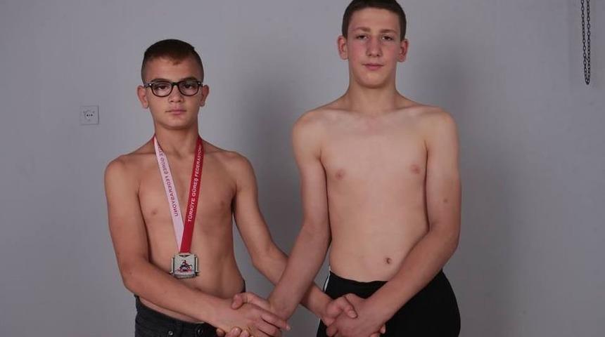 &Ccedil;evik Kardeşler Oltu&rsquo;nun Gururu Oldular