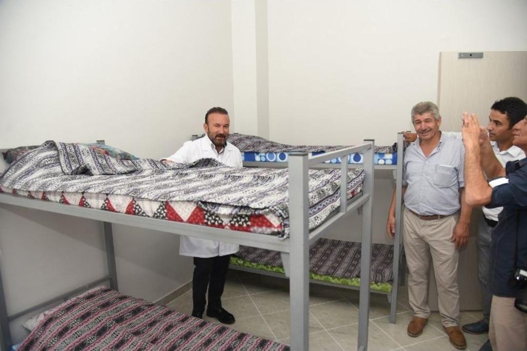 Bu Kurbanlık Pazarı Hem Alıcıları Hem De Satıcıları Memnun Ediyor