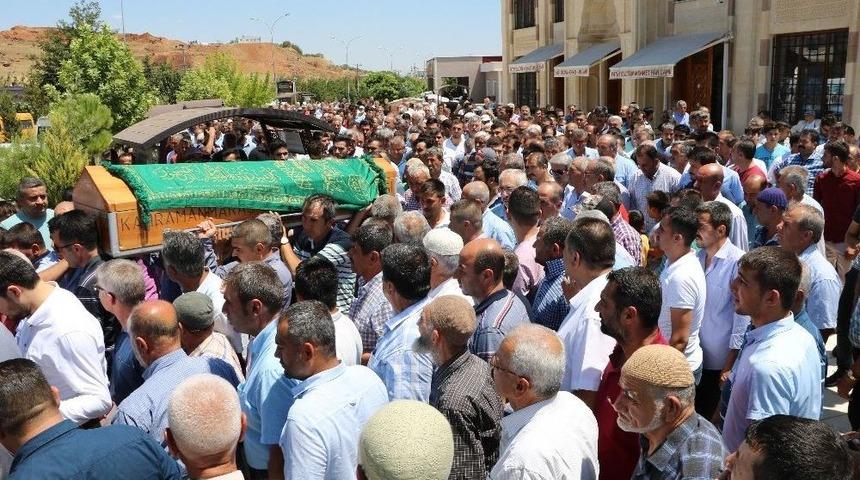 &Ouml;ld&uuml;r&uuml;len Başkan Toprağa Verildi