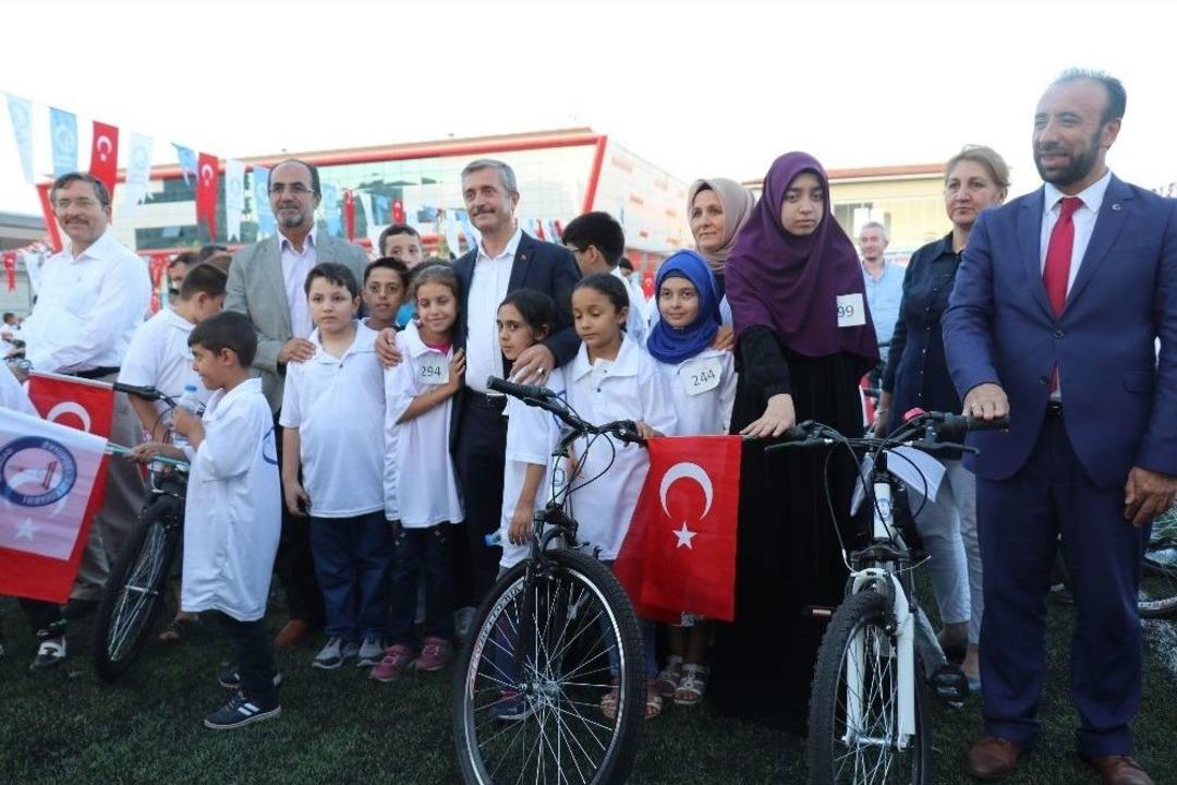 Başarılı 817 Kur&rsquo;an-ı Kerim Kursu &Ouml;ğrencisine Hediye Bisiklet