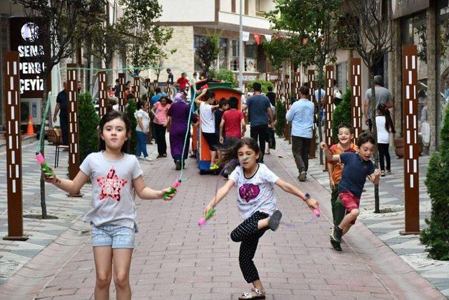 Artvin&rsquo;de &Ccedil;ocuk Şenlikleri Renkli G&ouml;r&uuml;nt&uuml;lere Sahne Oldu 1