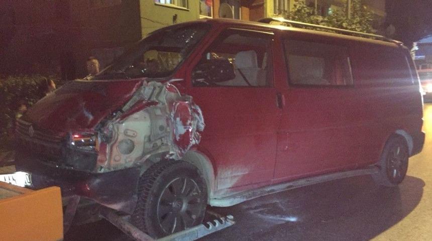 Kafa Kafaya &Ccedil;arpıştılar: 4 Yaralı