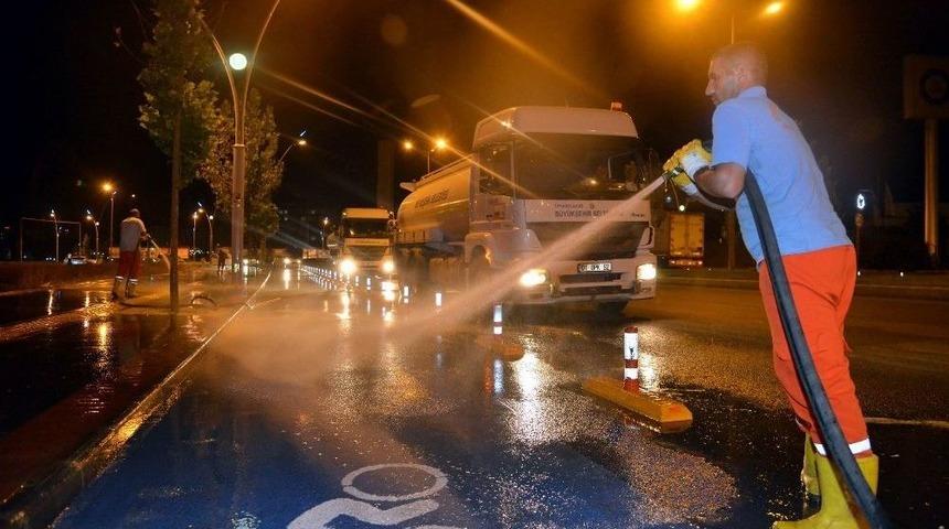 Bayram &Ouml;ncesi Cadde Ve Bulvarlar Yıkanıyor